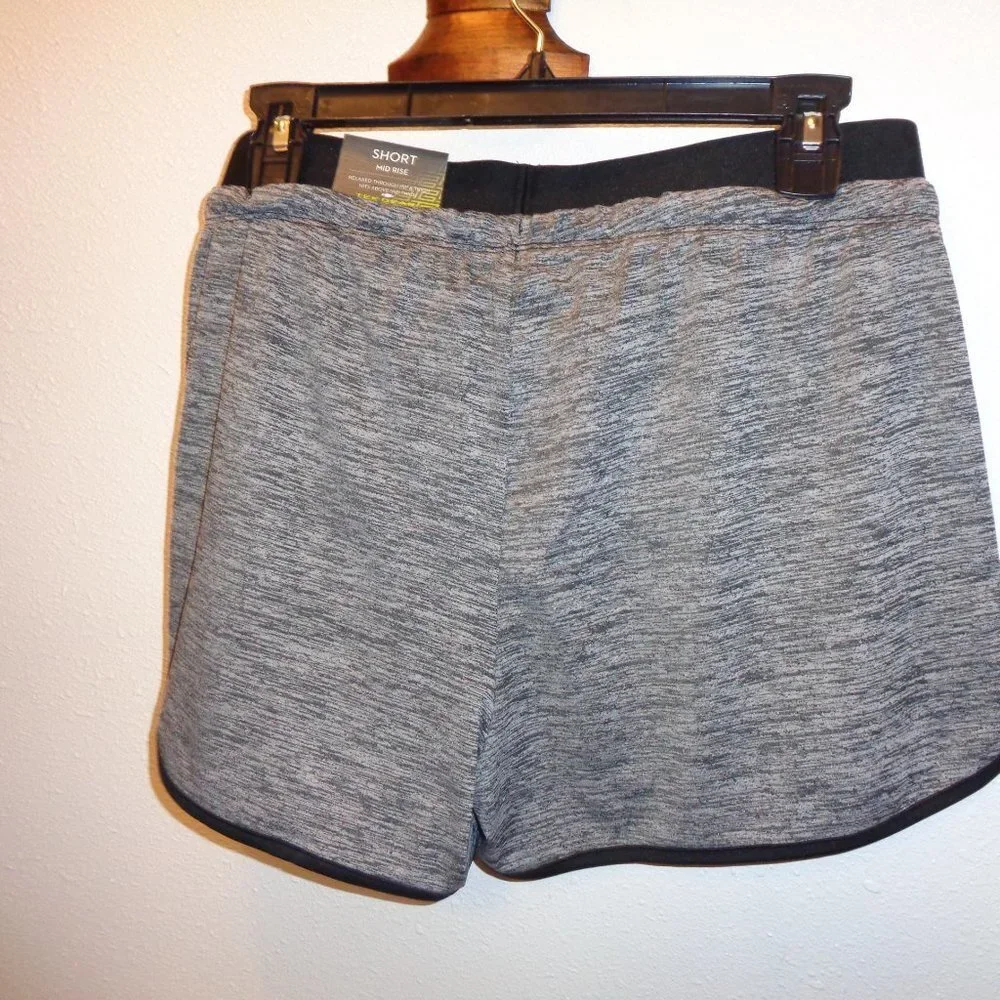 TEK Gear Women's Active Shorts Size Medium NWT  Mid Rise